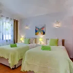 Sequana - Fabulous Spacious Vila