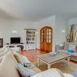 Sequana - Fabulous Spacious Vila